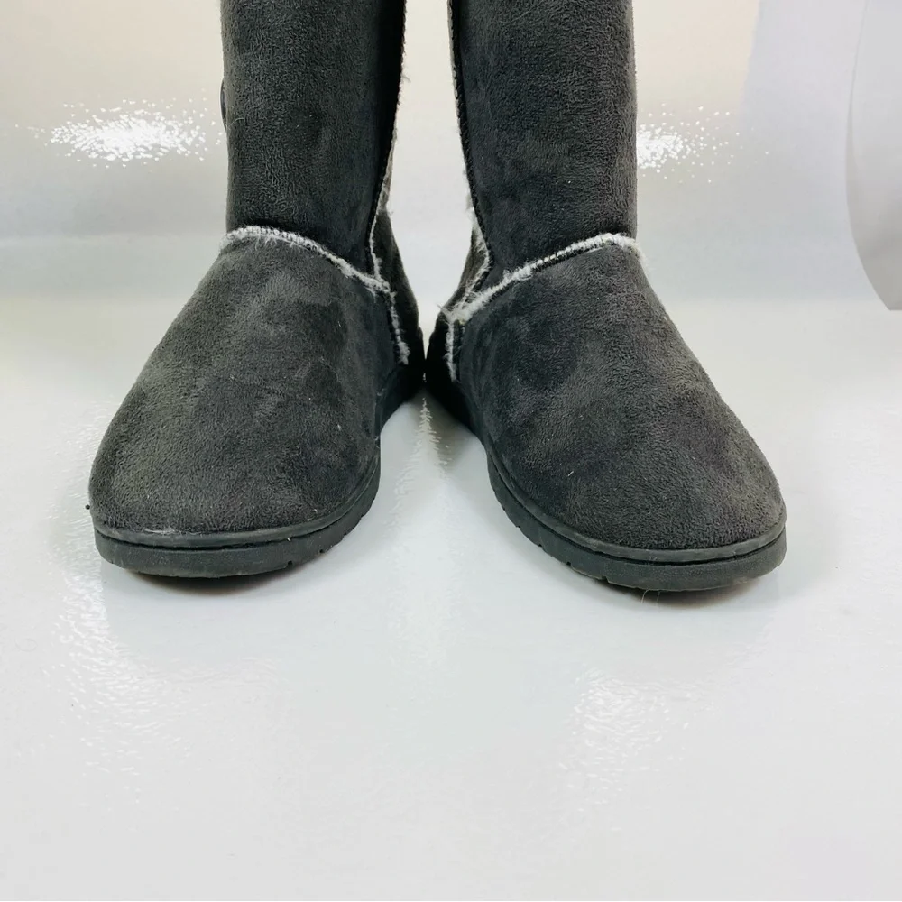 DAWGS Faux Fur Insulated Grey Women's 7 3-Button Pull-On Boot